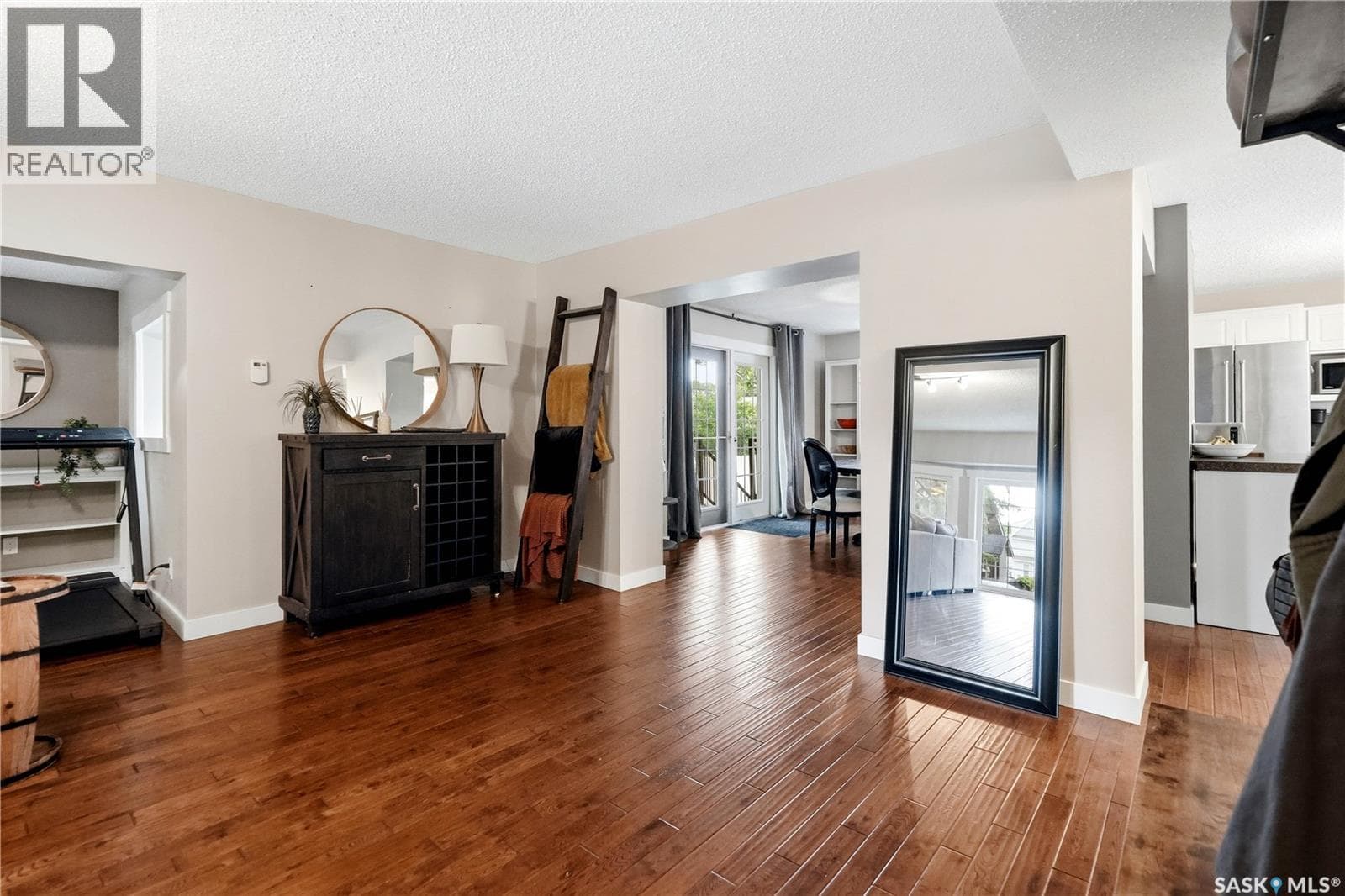 1054 Clifton AVENUE — photo 4