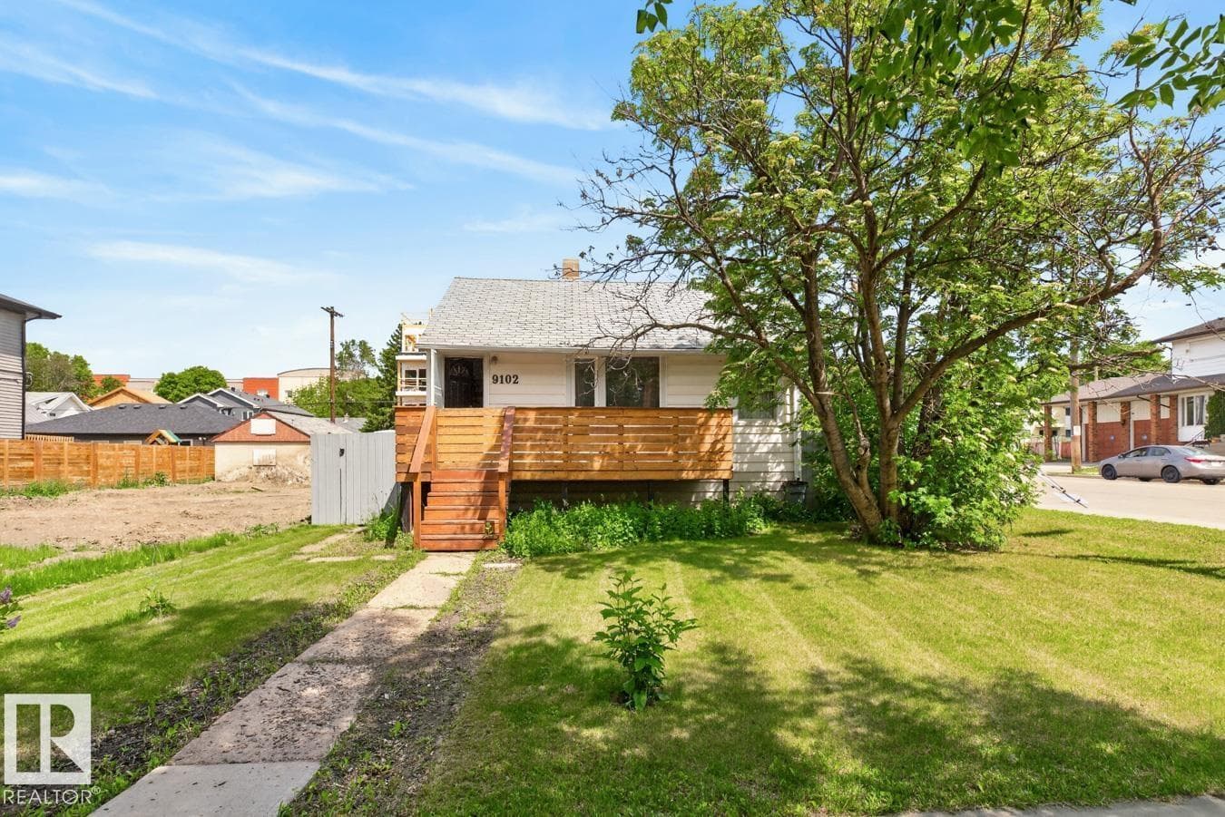9102 83 AV NW — photo 2