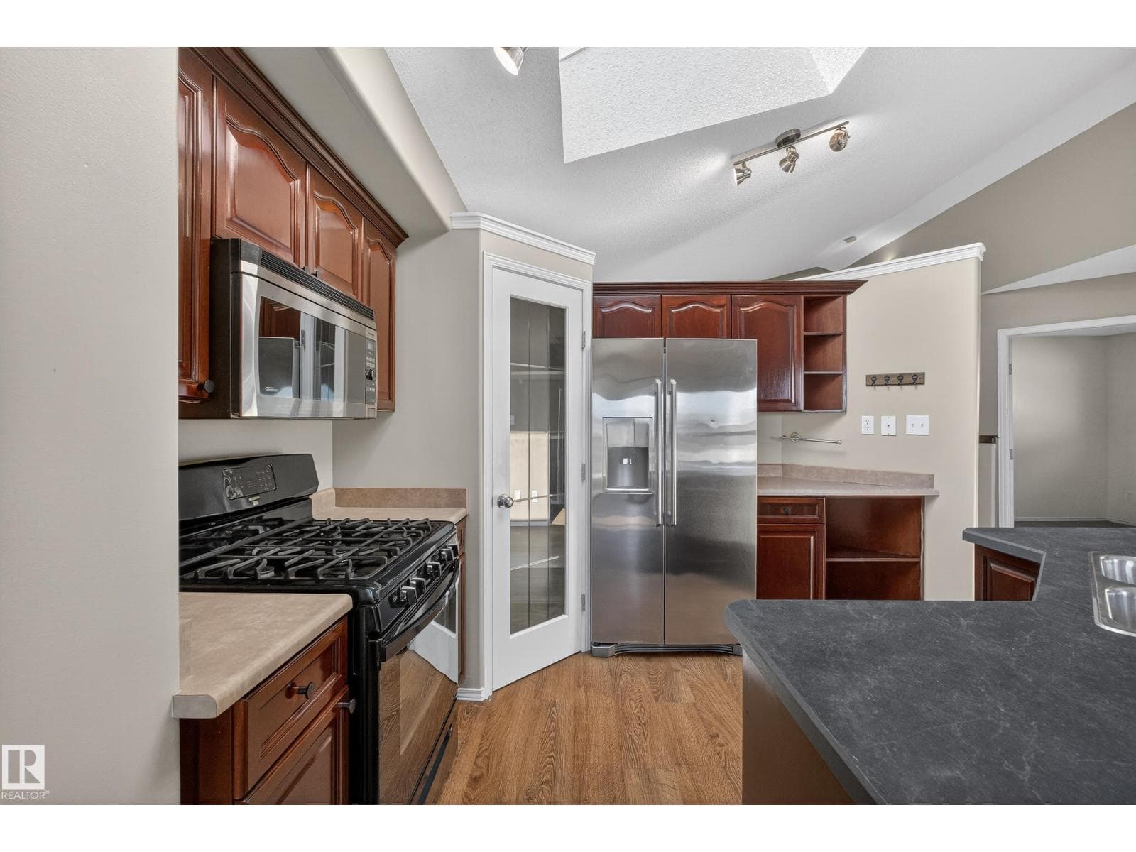3779 18 ST NW — photo 5