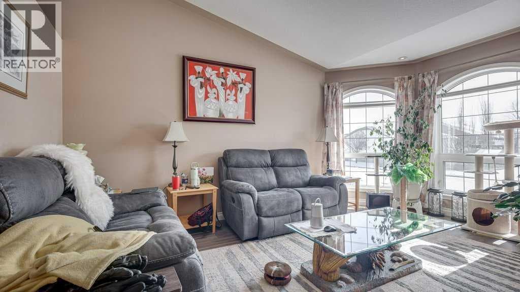 143 Ackerman Crescent — photo 5