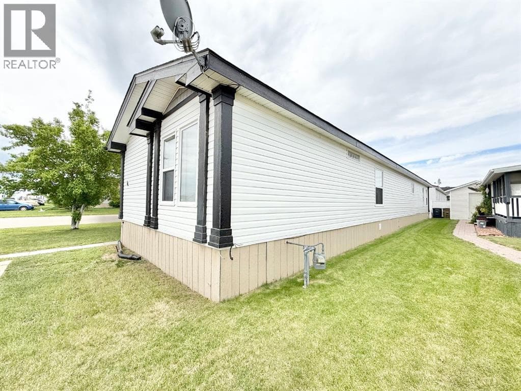 56 Meadowplace Crescent E — photo 3