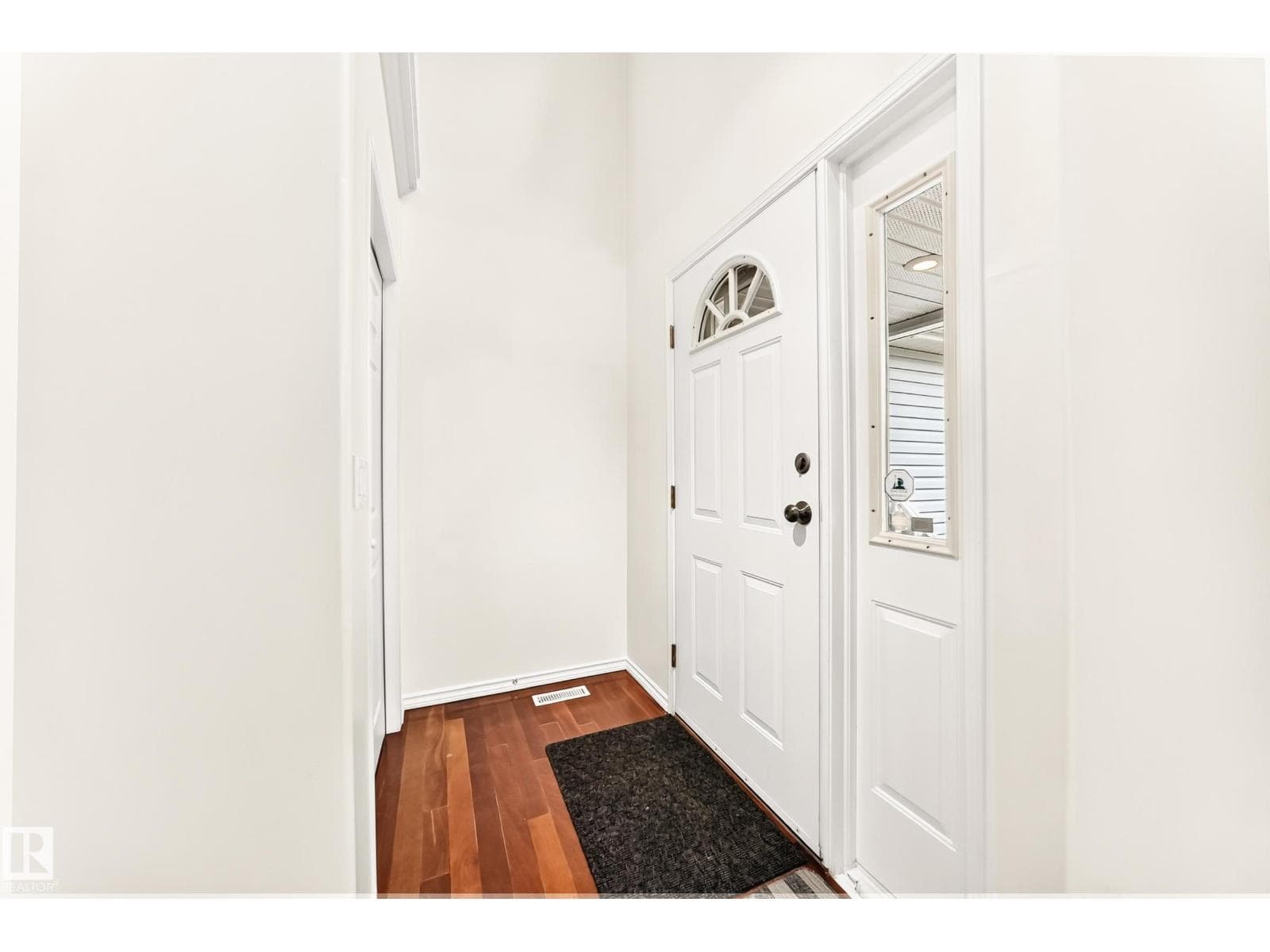 9130 77 AV NW — photo 5