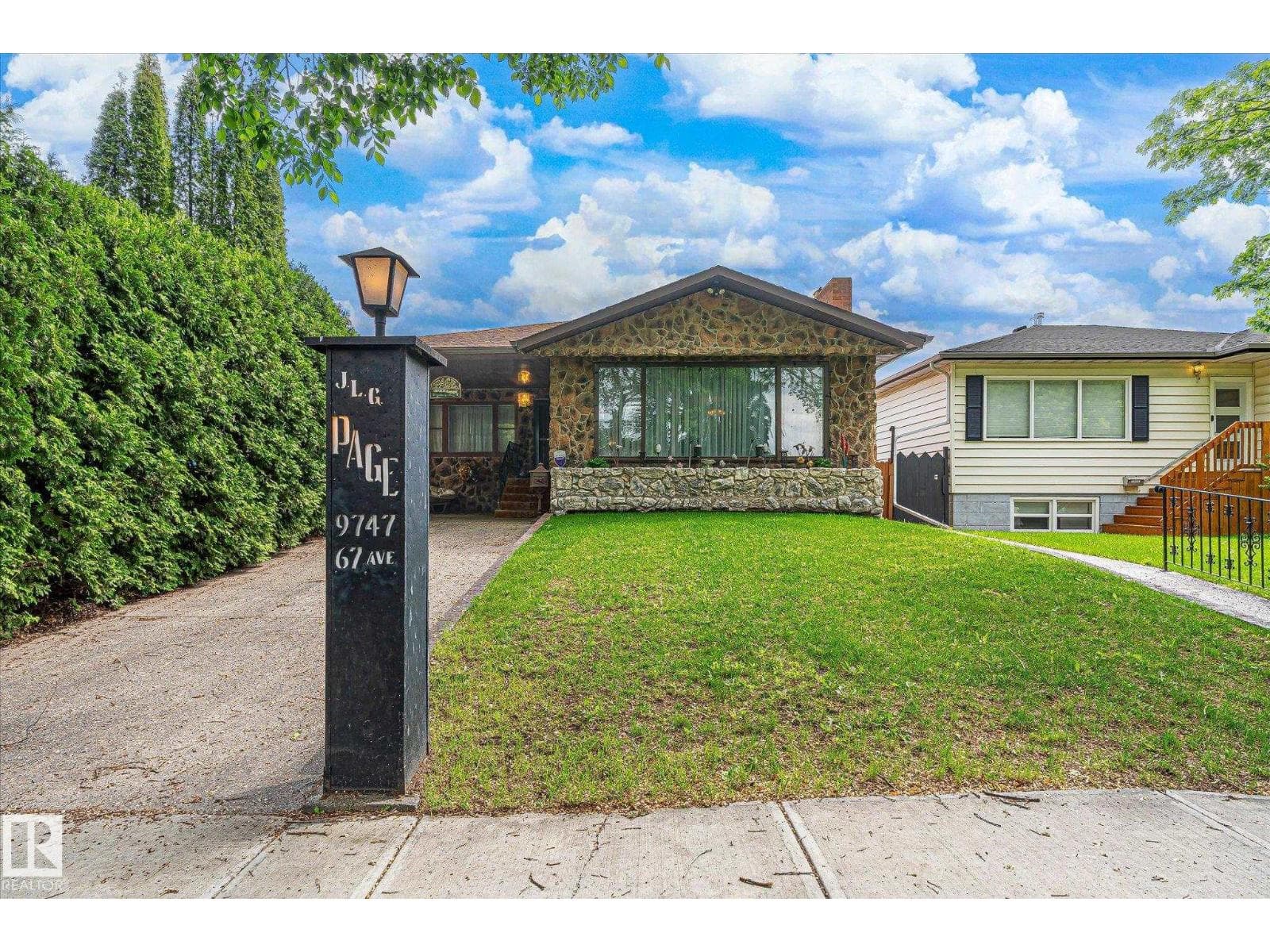 9747 67 AV NW — photo 3