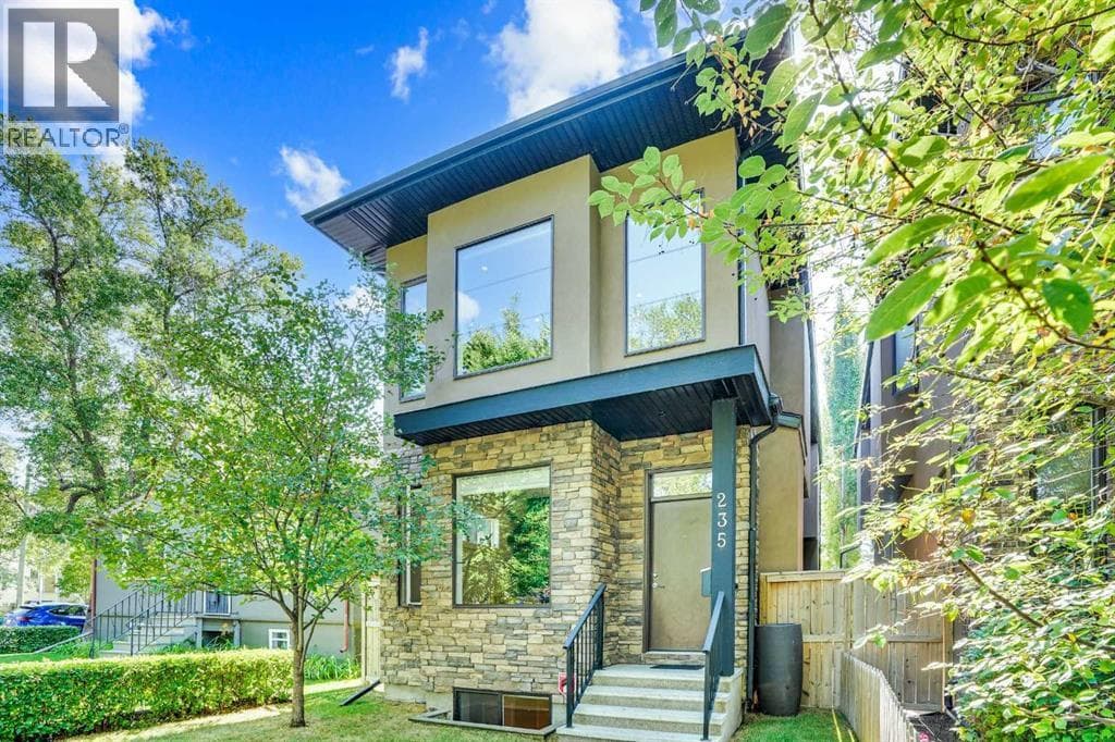 235 11 Avenue NE — photo 3