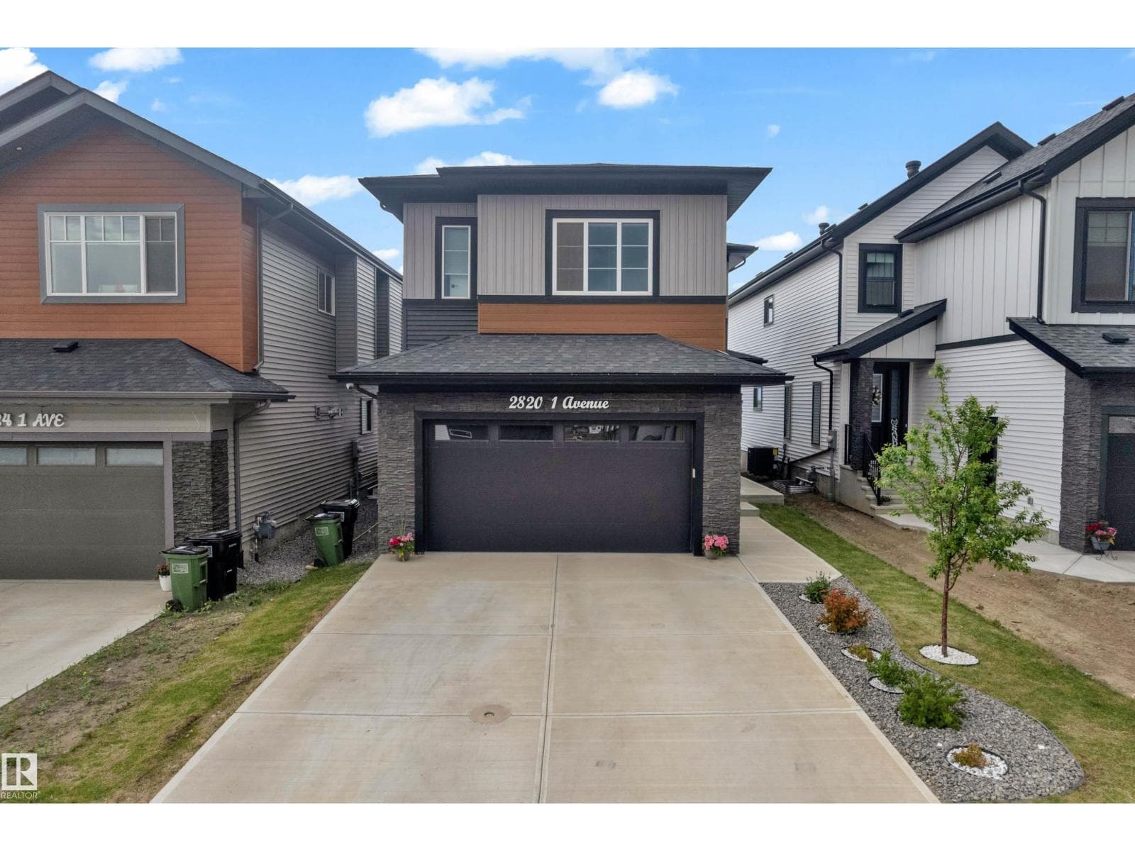 2820 1 AV SW — photo 4