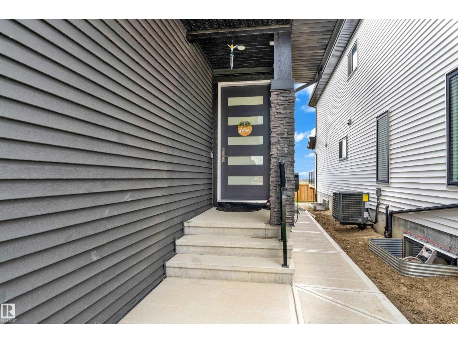2820 1 AV SW — photo 5
