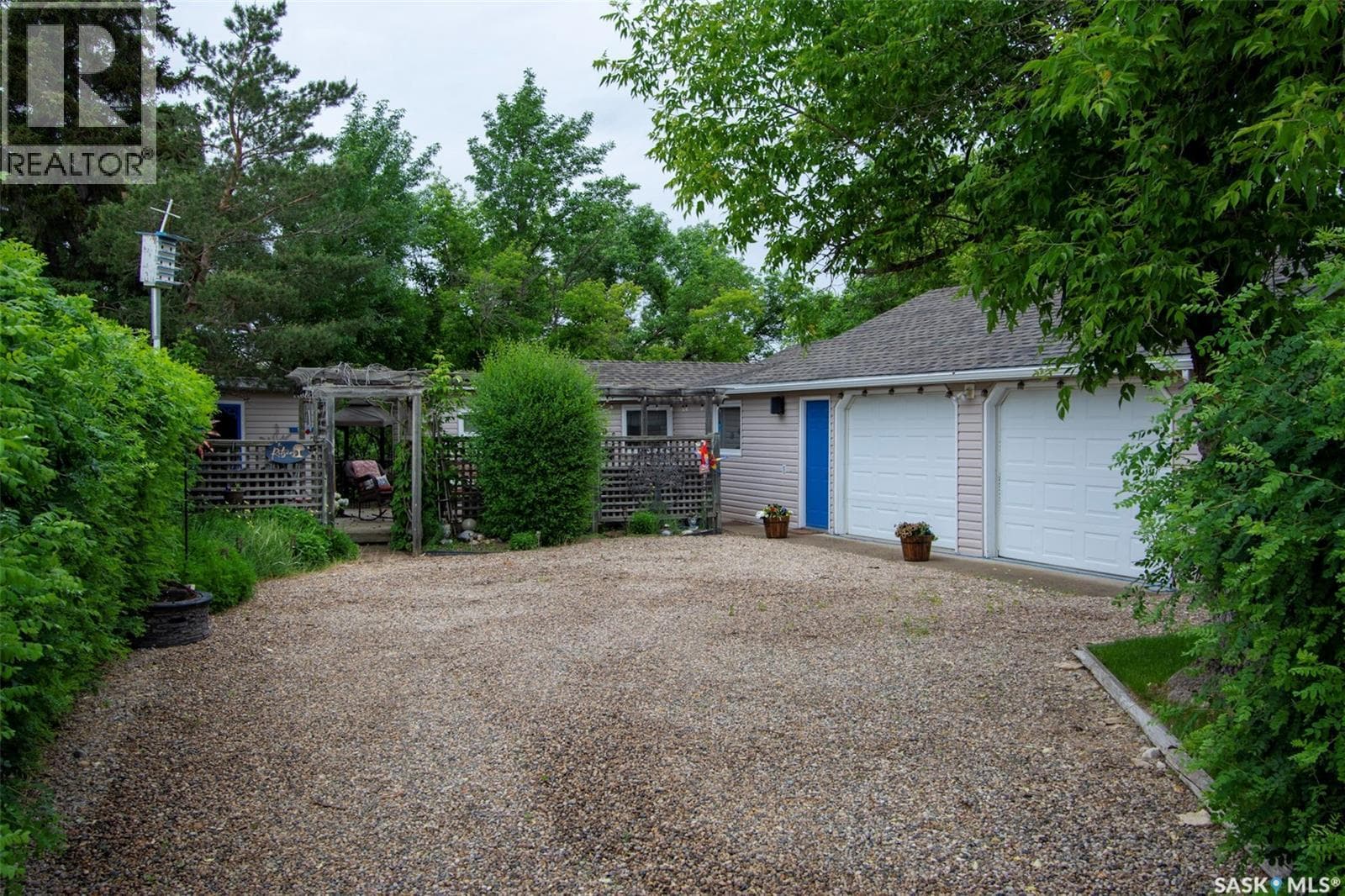 106 Nicoll AVENUE