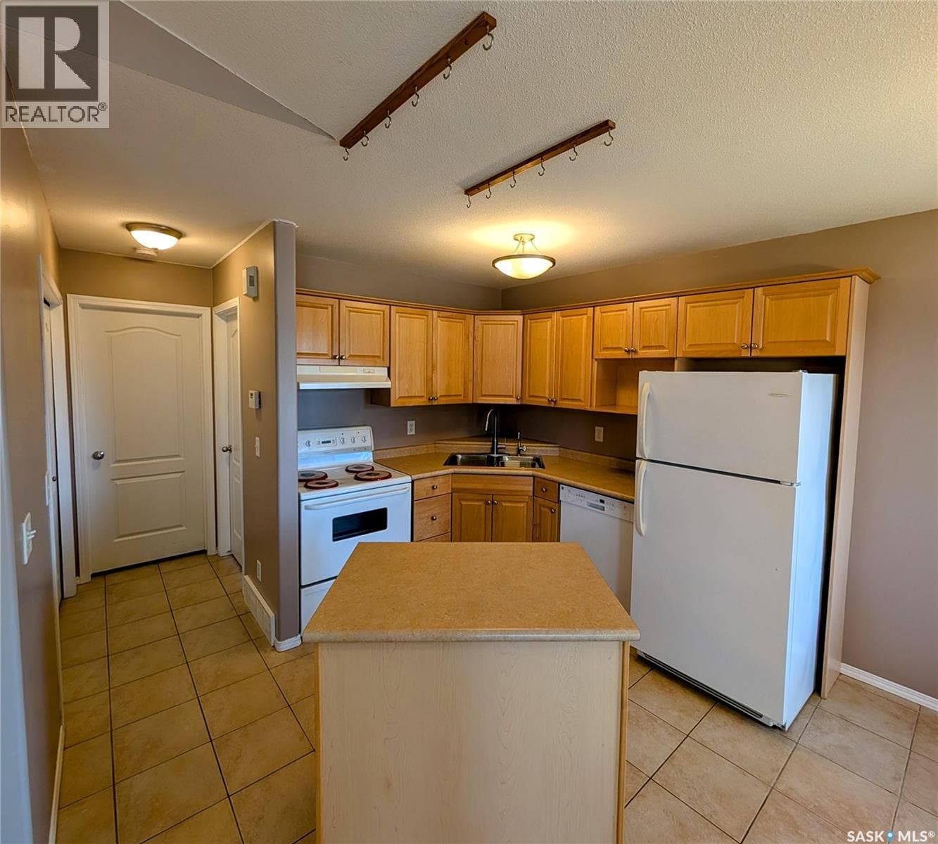 4068 Buckingham DRIVE E — photo 2