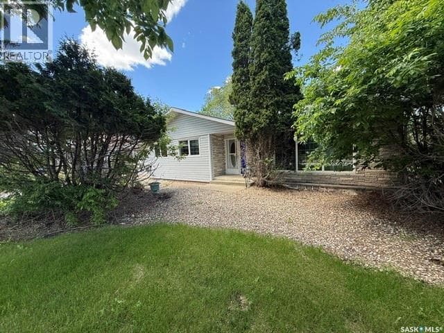 245 Queen Elizabeth BOULEVARD — photo 2