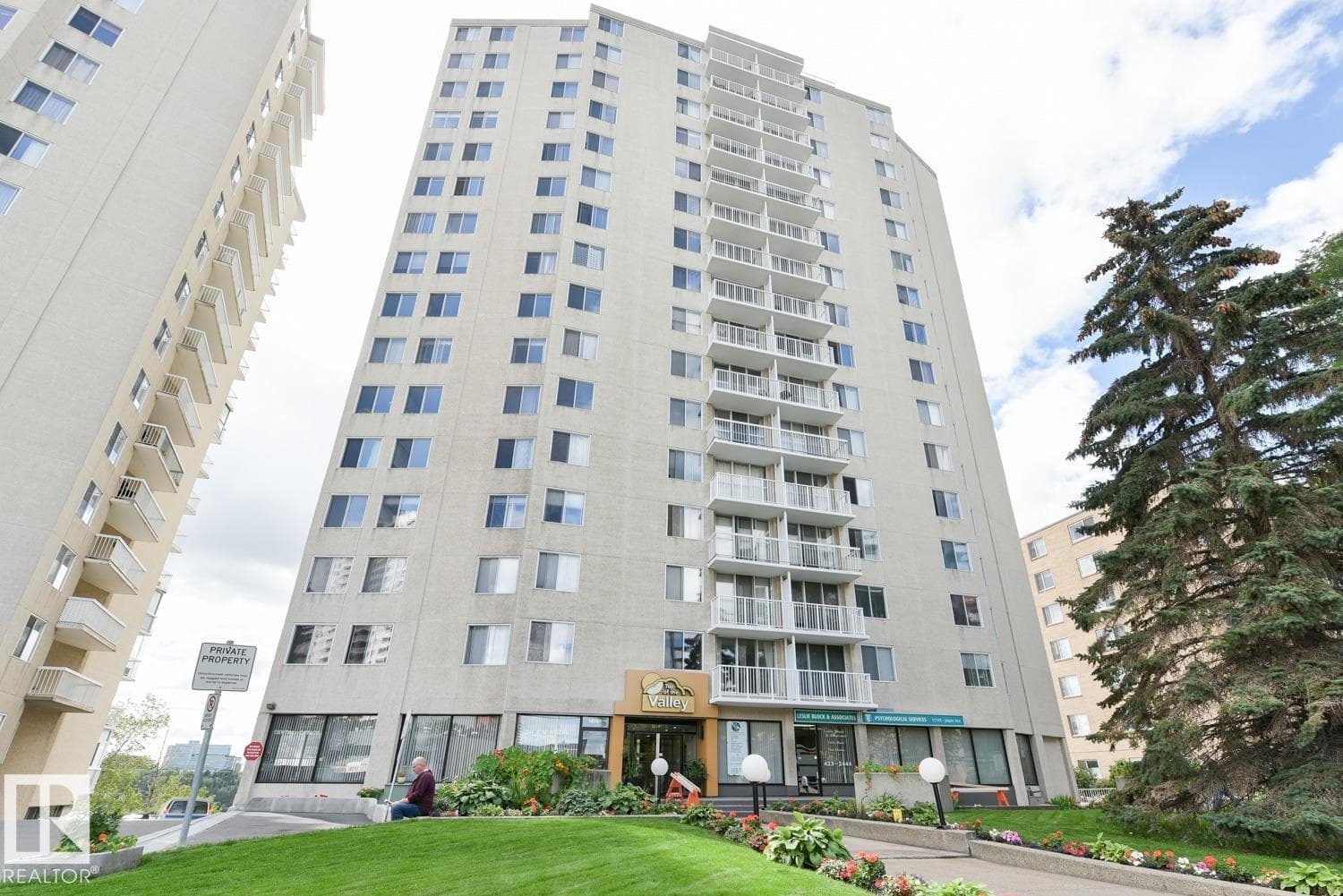 #406 12141 JASPER AV NW — photo 5