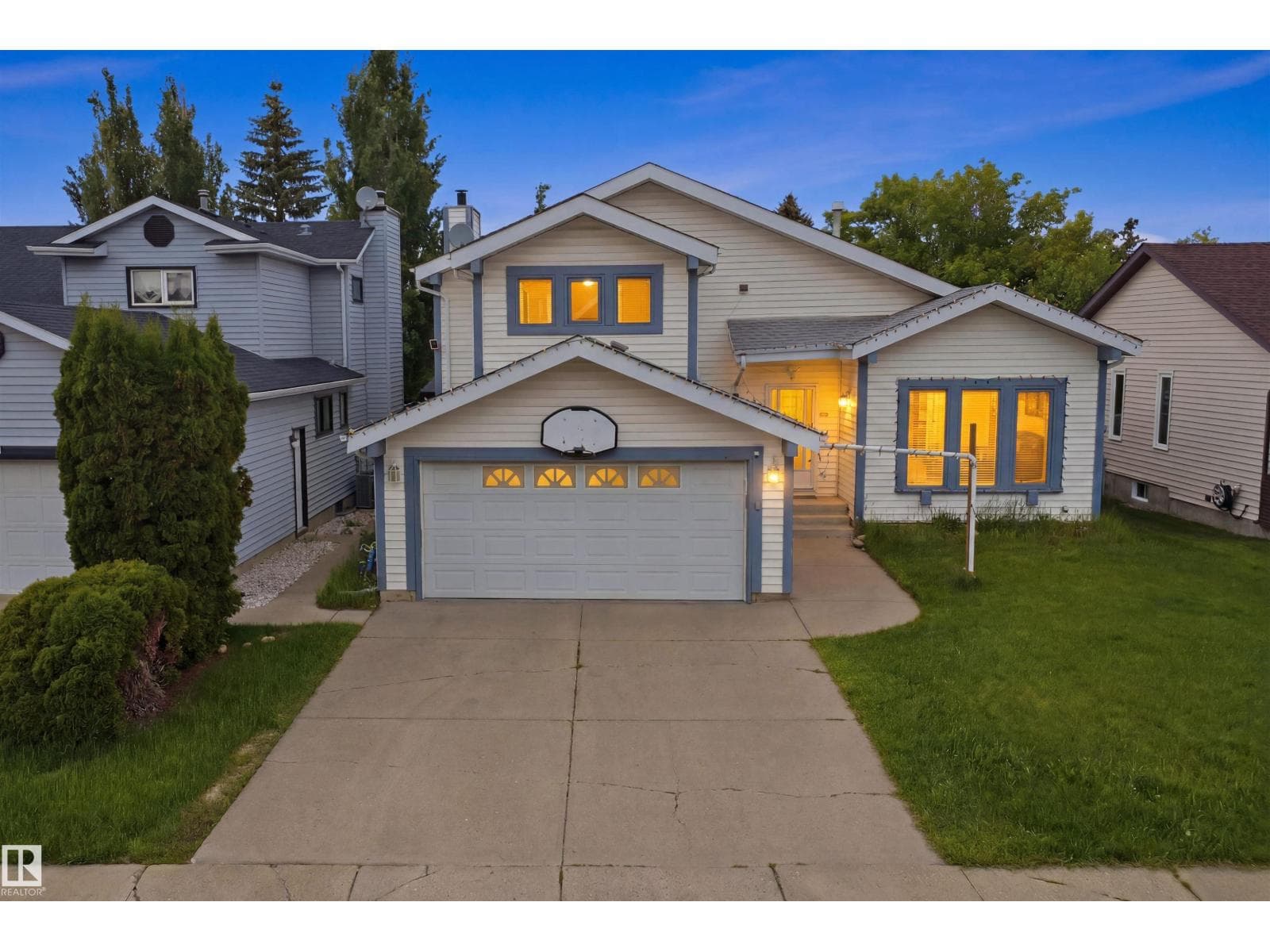 3220 42A AV NW — photo 2