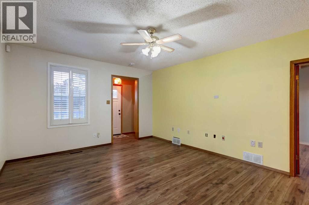 7412 22 Street SE — photo 4