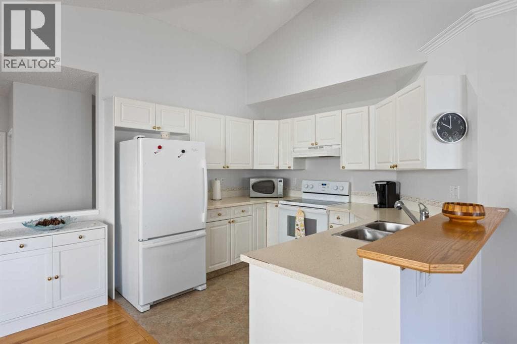303 De Foras Close NW — photo 5