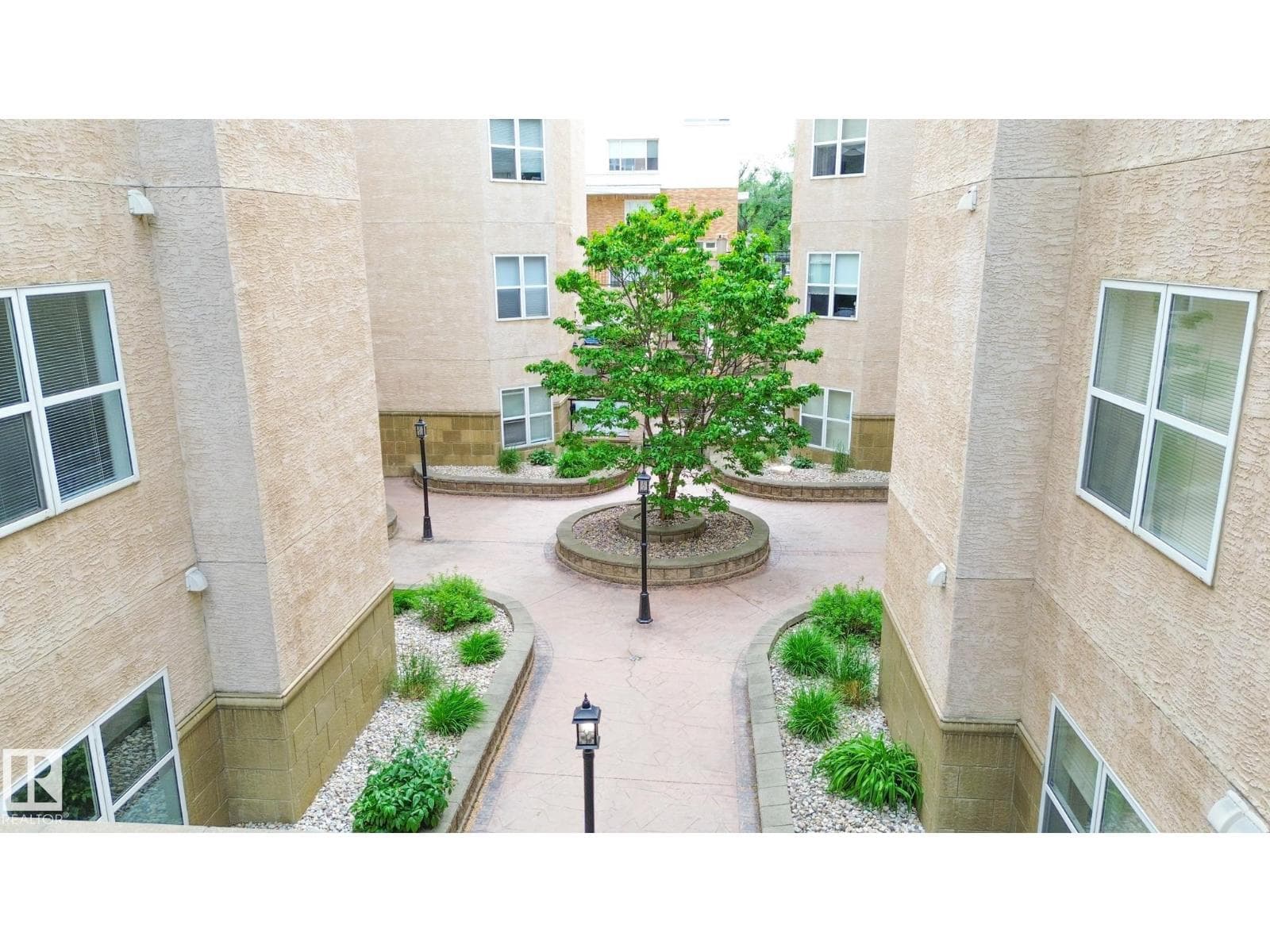 #412 11039 83 AV NW — photo 2