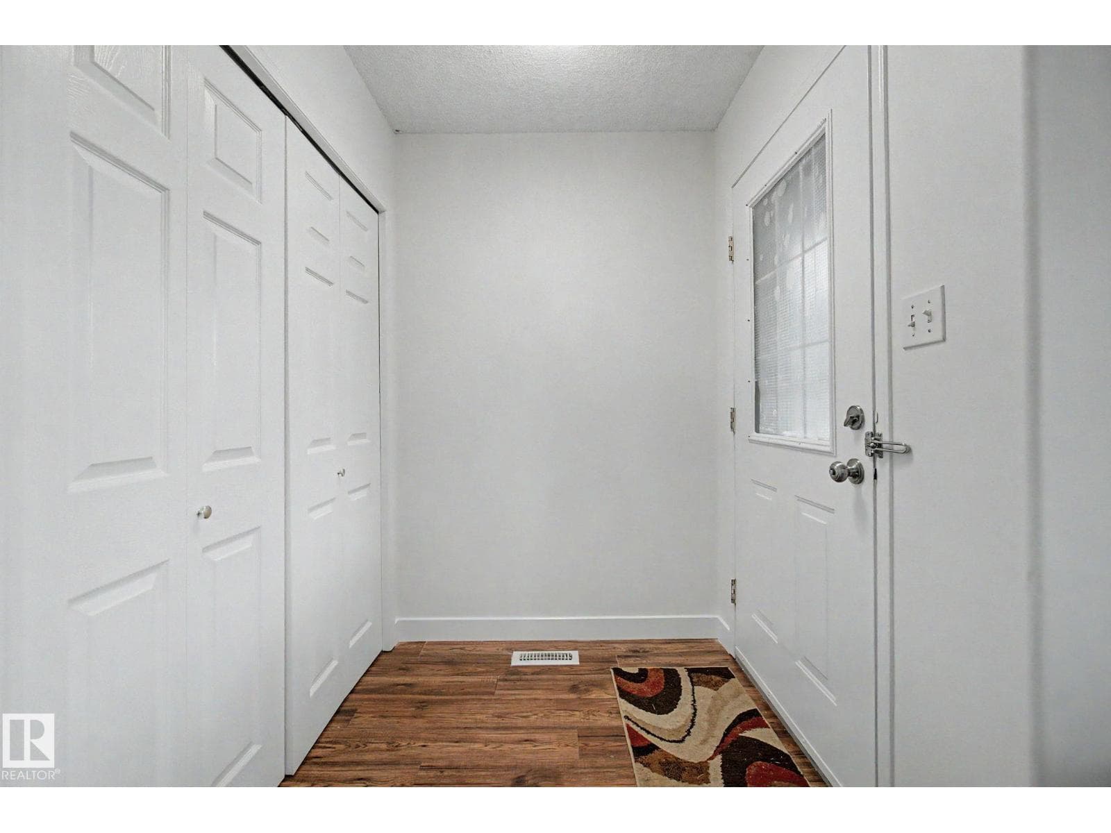 710 Glenwright CO NW — photo 4