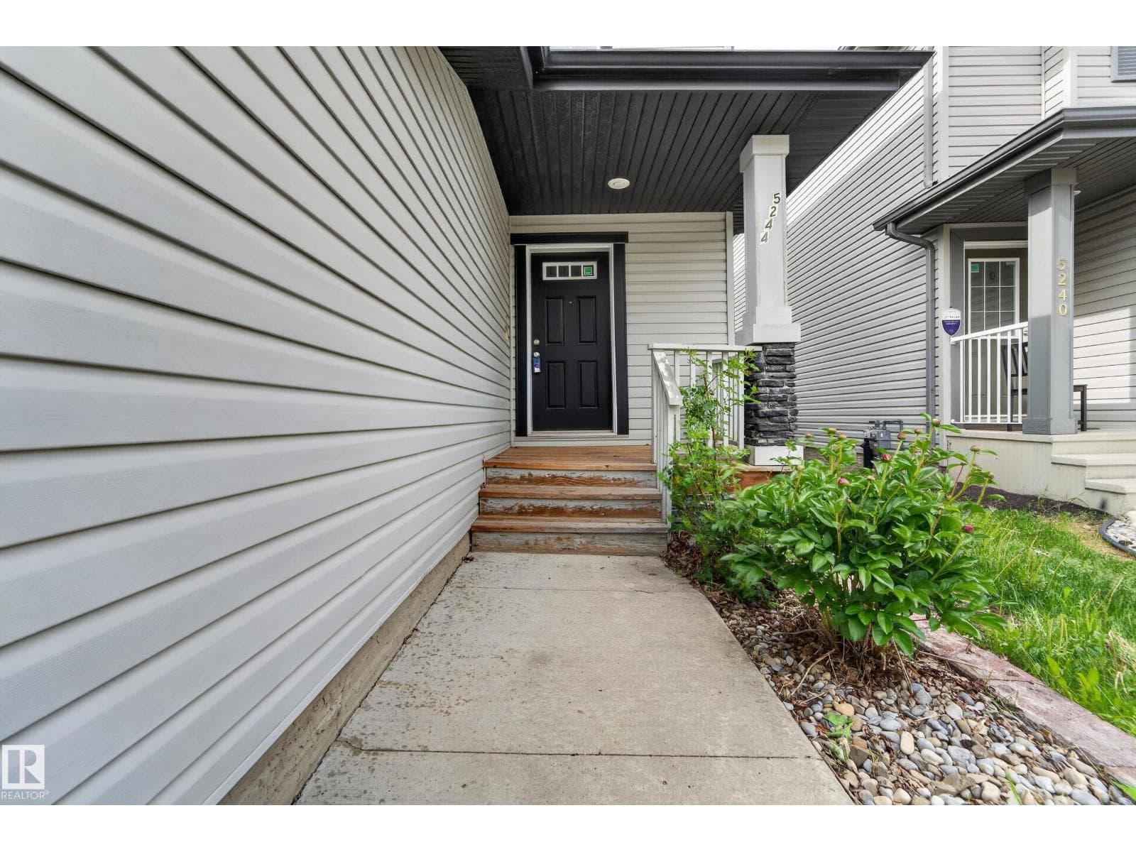 5244 1A AV SW — photo 2