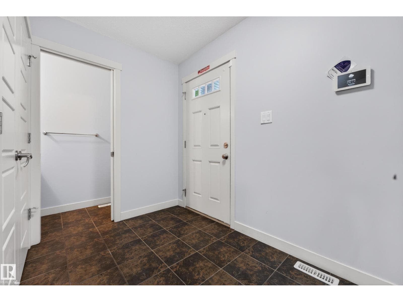 5244 1A AV SW — photo 3