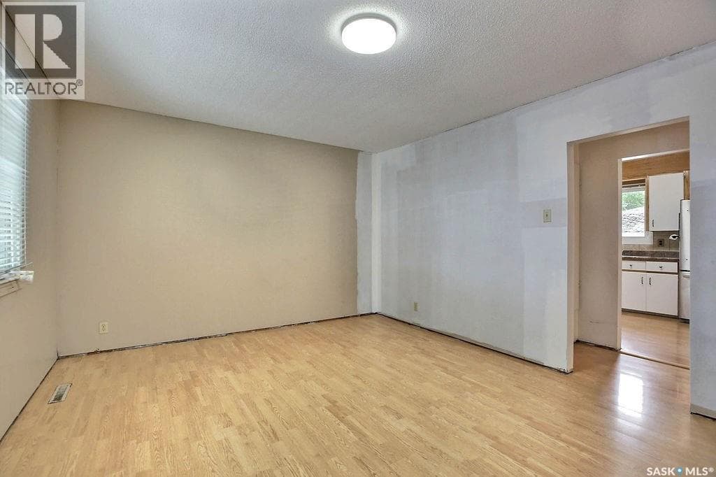1046 Lindsay STREET — photo 4