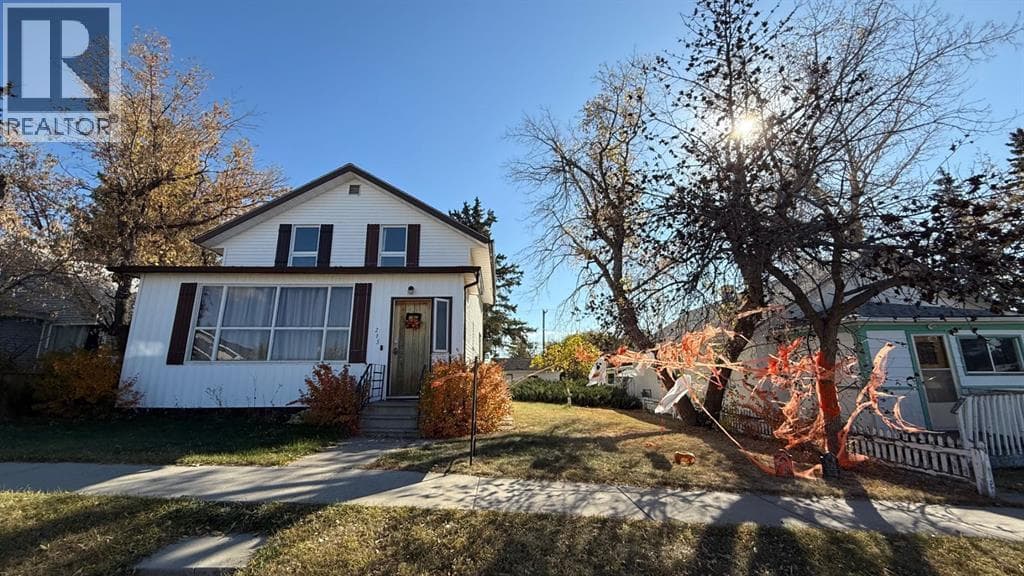 215 5 Avenue W — photo 3