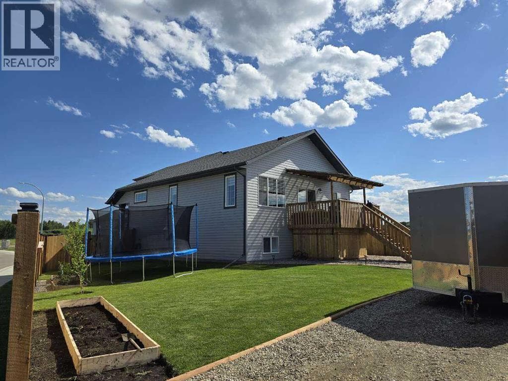 4434 53 Street — photo 2