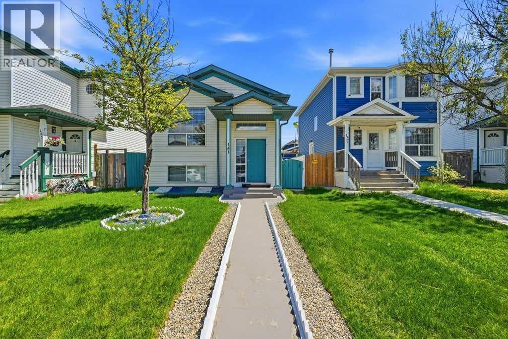 141 Martin Crossing Crescent NE — photo 3