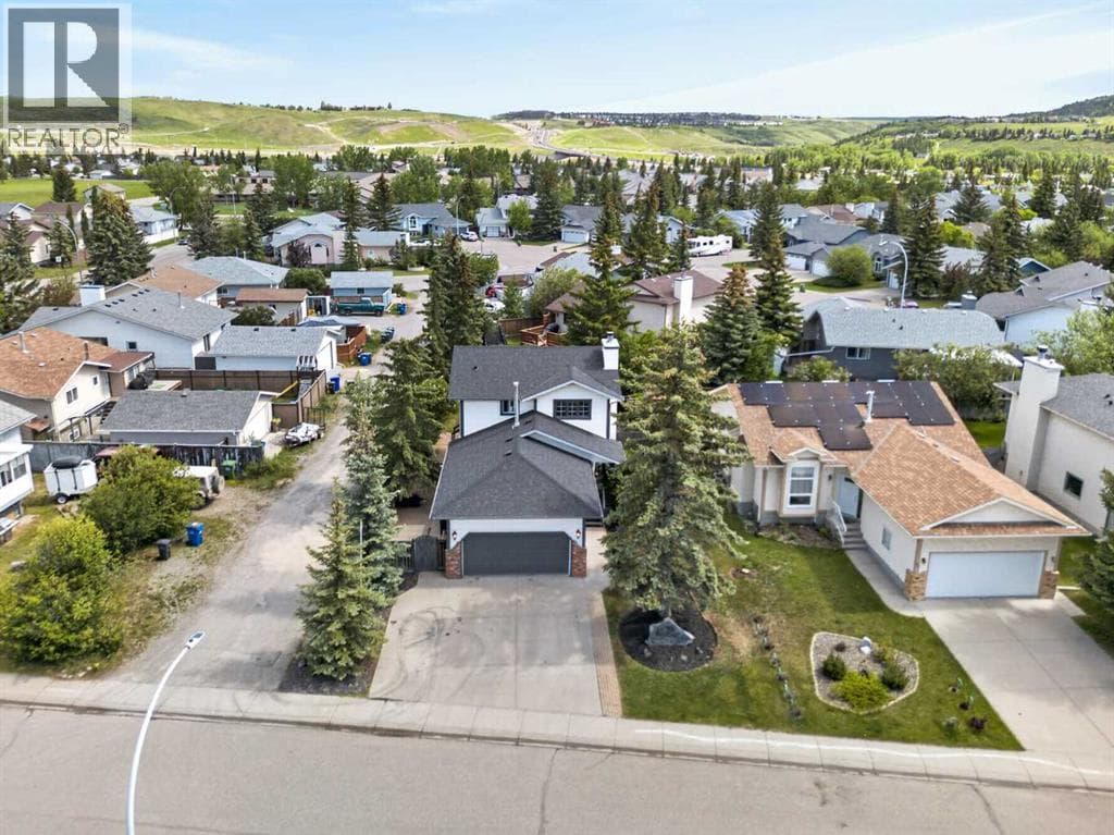 70 West Mackay Crescent — photo 3