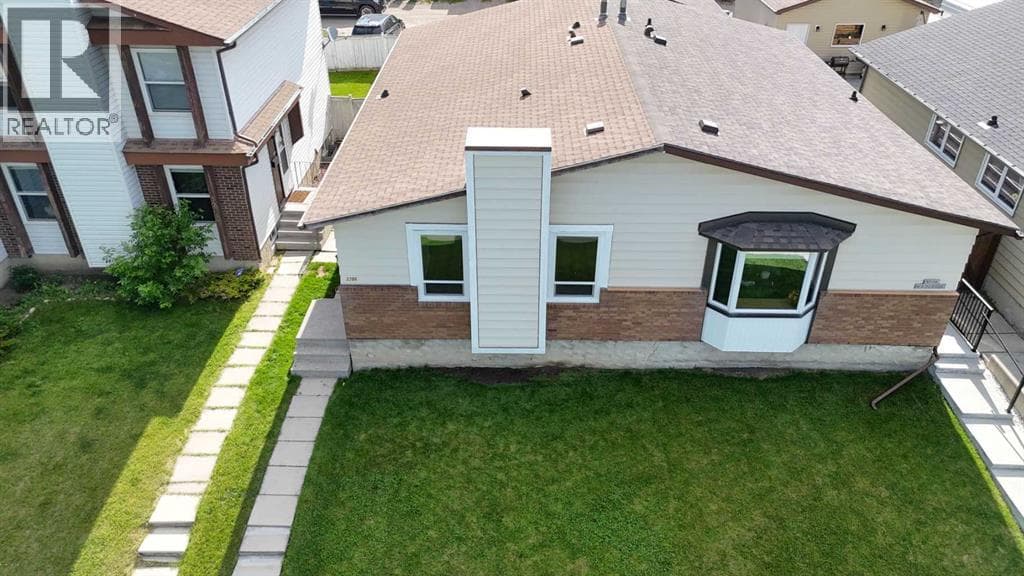 3206 51 Street SW — photo 3