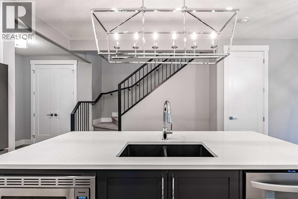 3 bed 3 bath single family at 925 Reynolds Lane SW — $679,800 — photo 9