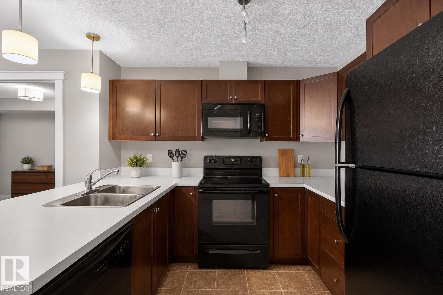 #302 3715 WHITELAW LN NW — photo 5