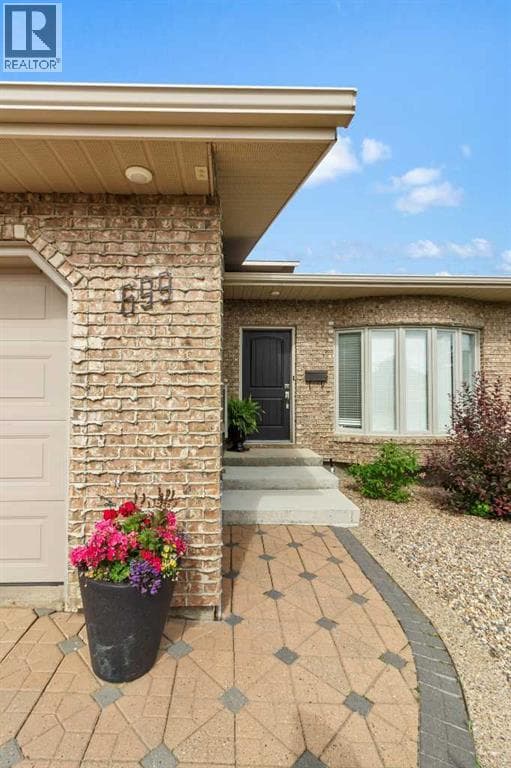 699 Taylor Road SE — photo 2