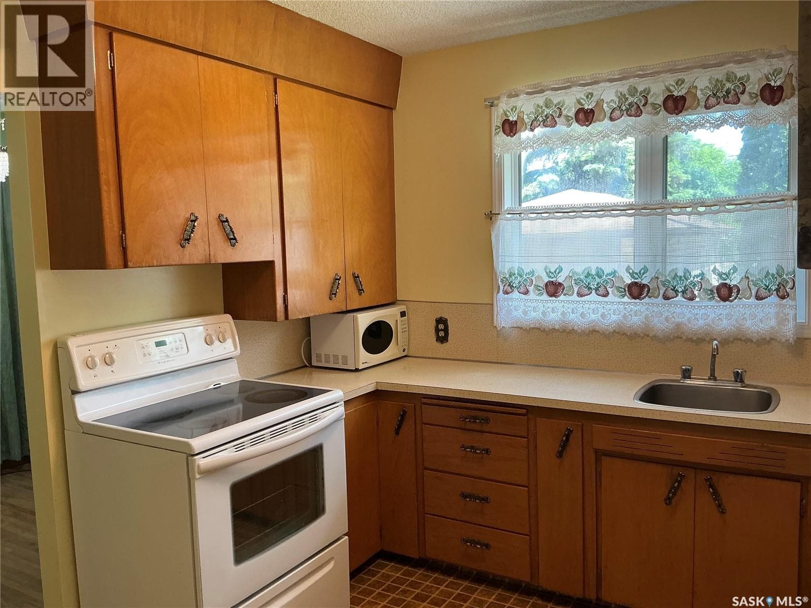 310 Vancouver AVENUE S — photo 4