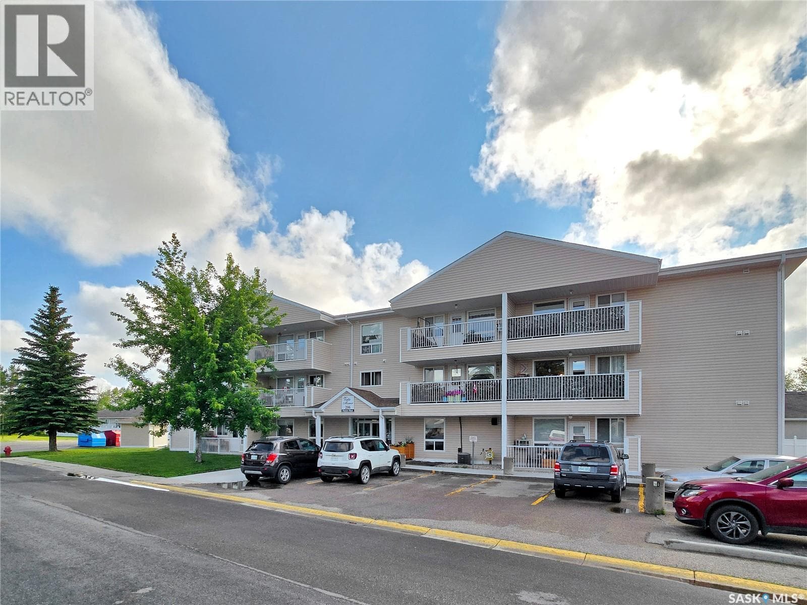 203 206 Pioneer PLACE