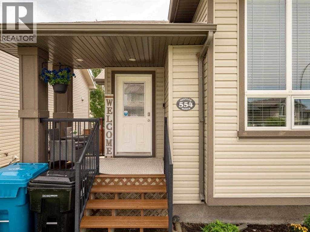 554 Margaret Sutherland Crescent N — photo 2