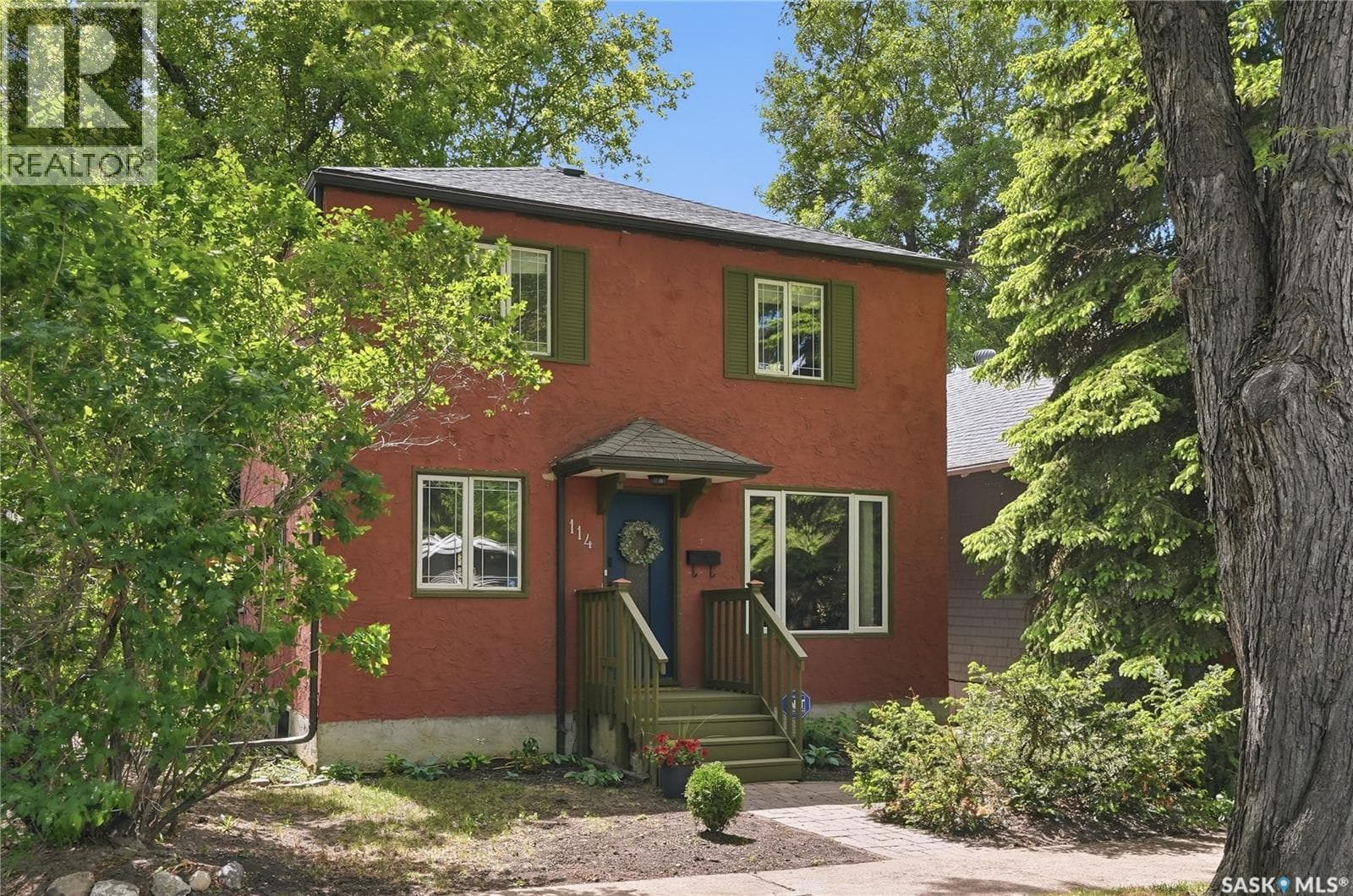 114 7th STREET E