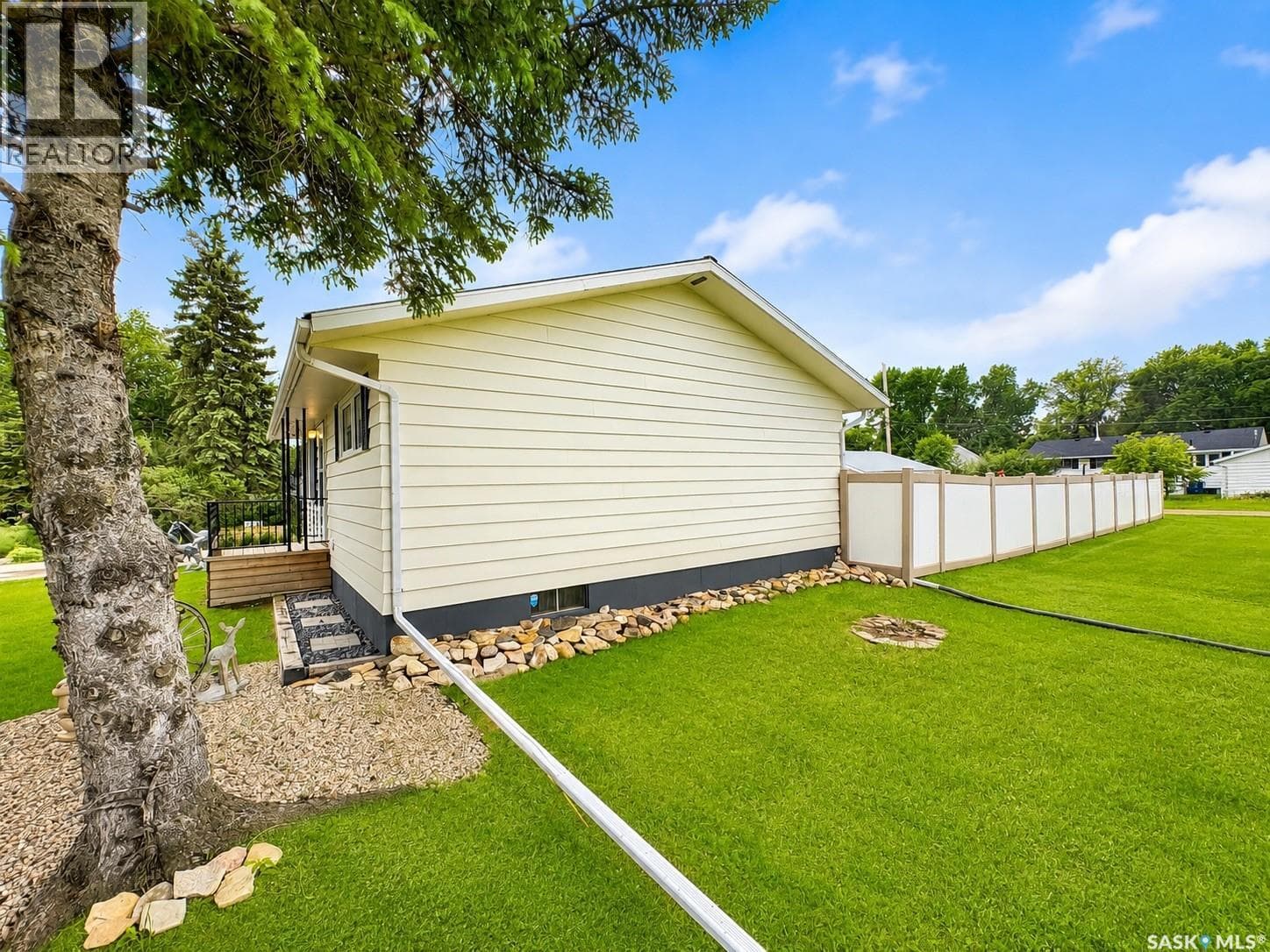 216 Lorne St. — photo 3