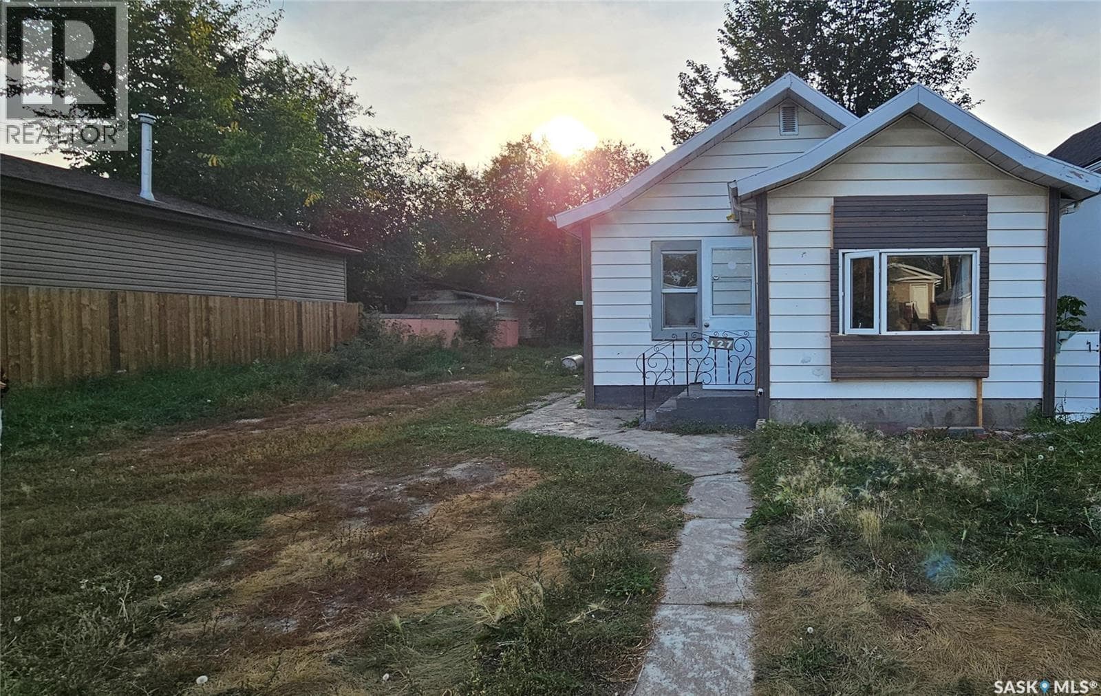 127 M AVENUE S