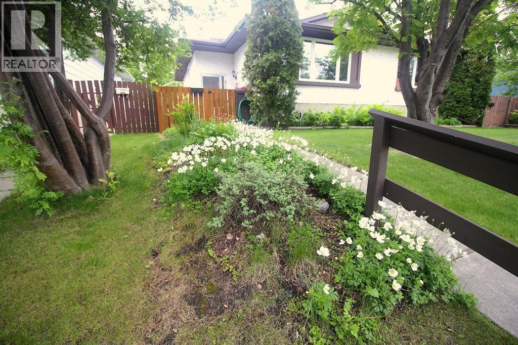 515 Blackthorn Road NE — photo 2