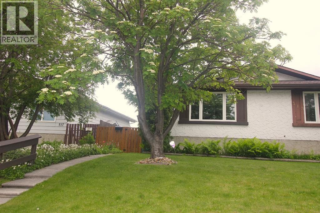 515 Blackthorn Road NE — photo 3