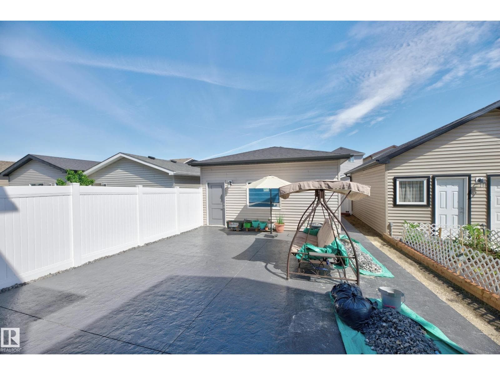 7020 181 AV NW — photo 4