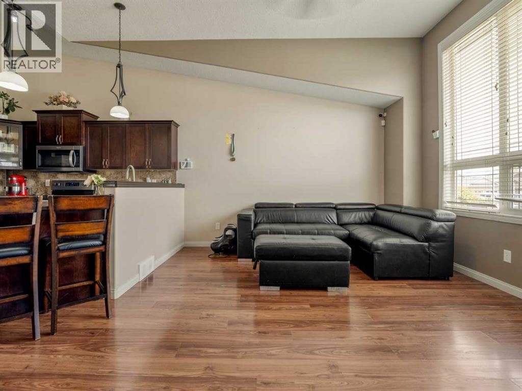 554 Margaret Sutherland Crescent N — photo 4