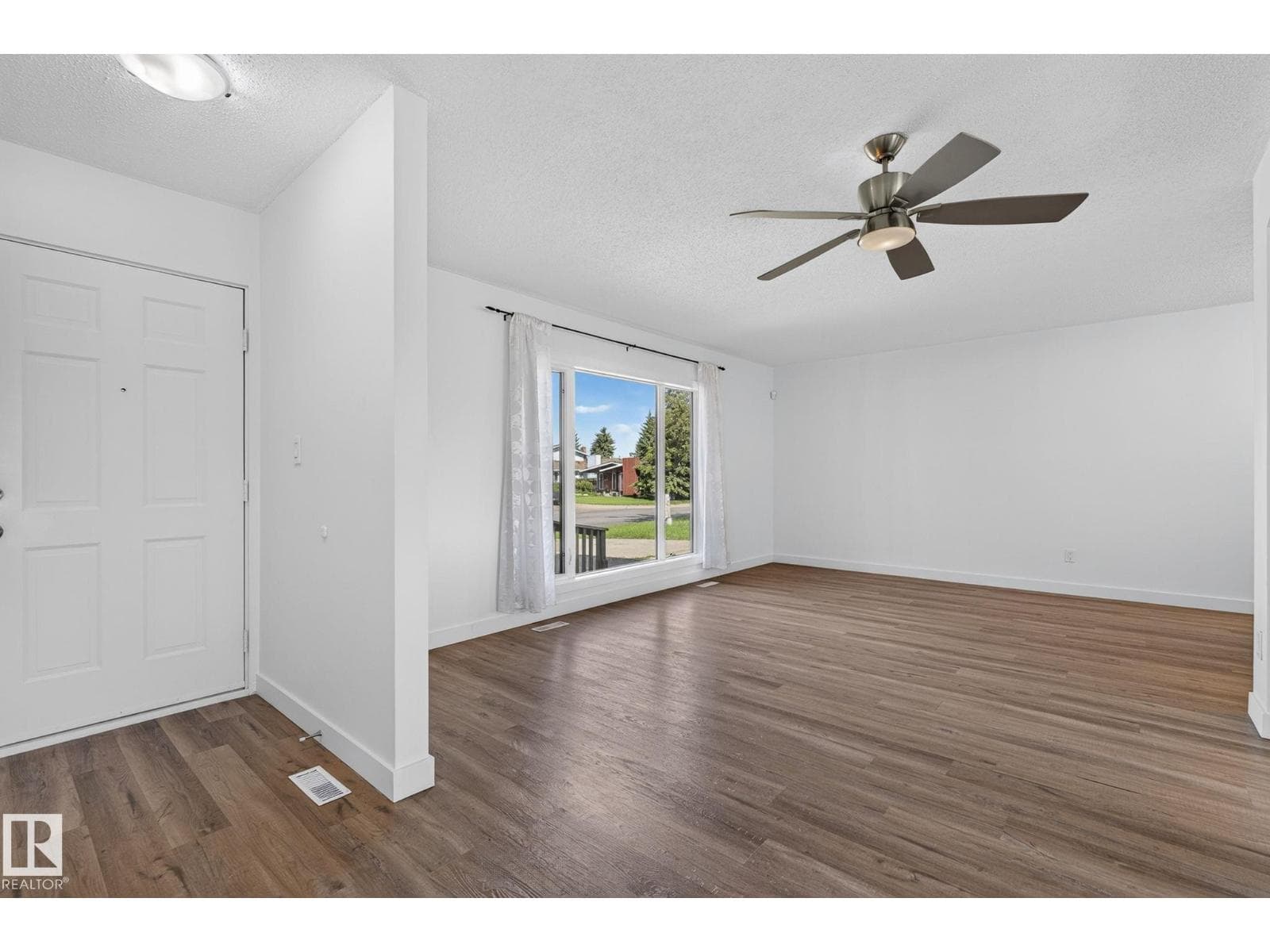 3119 104 ST NW — photo 2
