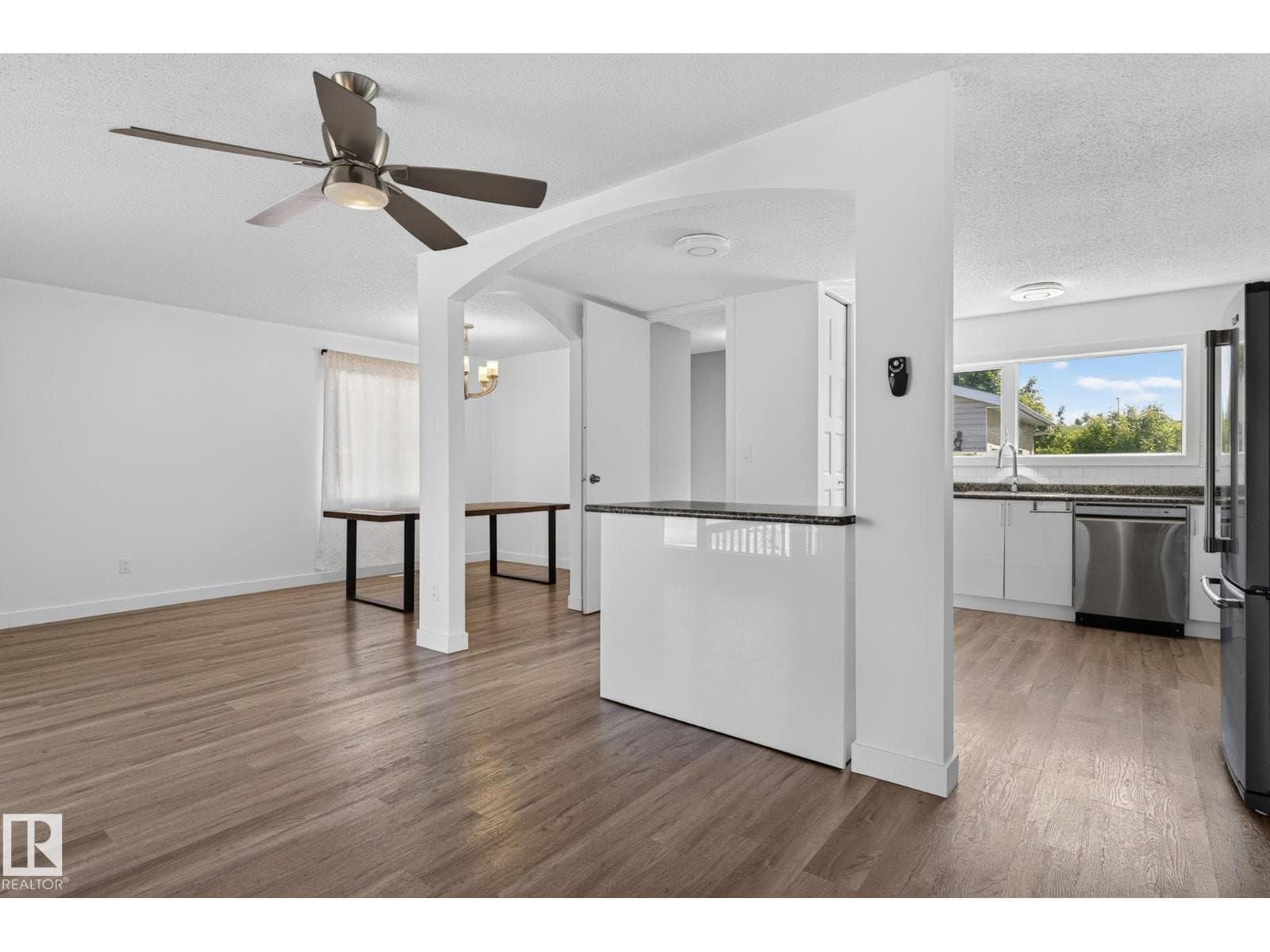 3119 104 ST NW — photo 3