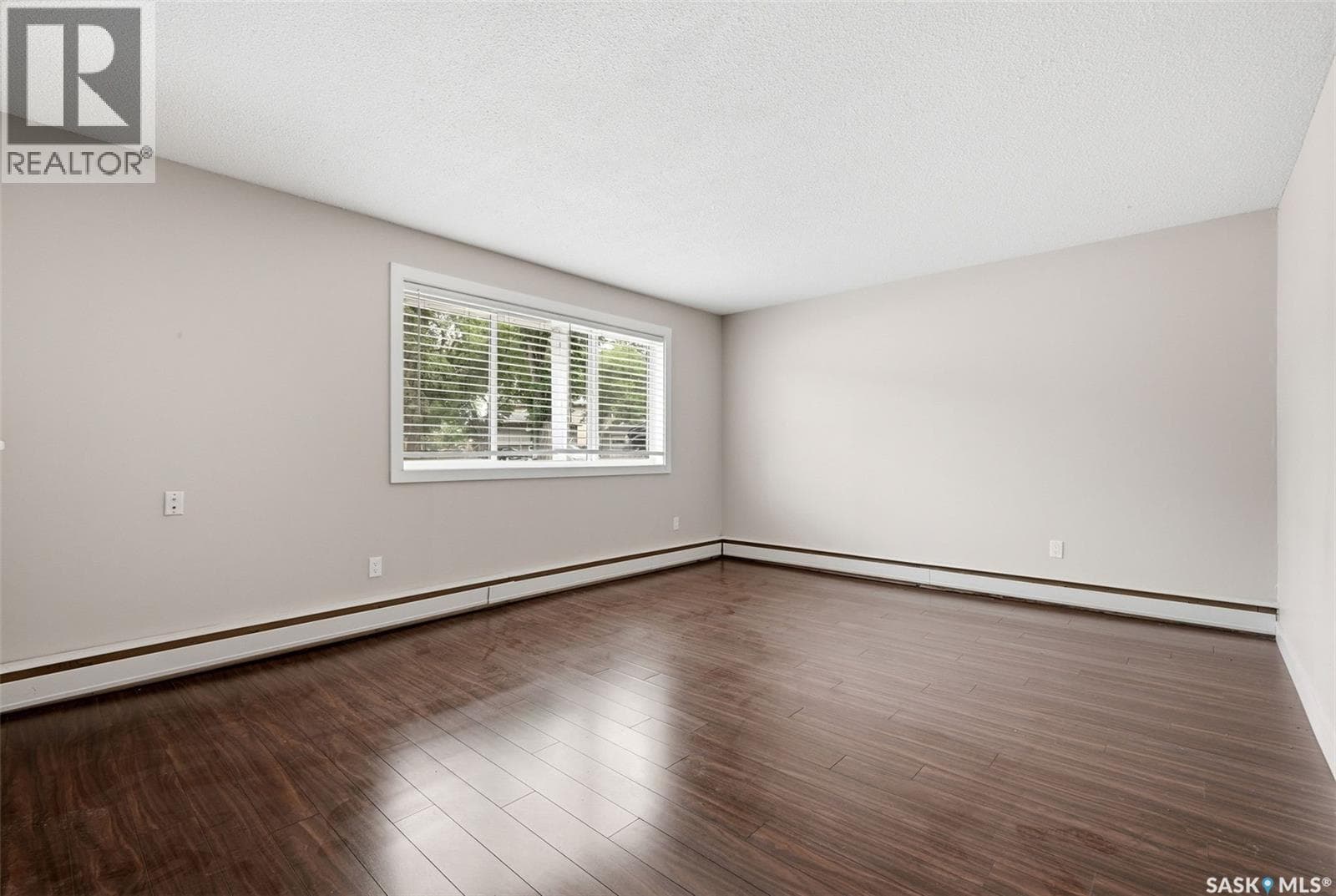 3 230 Broadway AVENUE E — photo 4