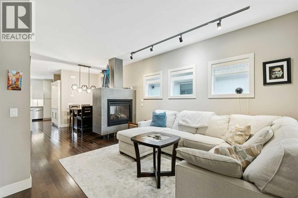 2231 26 Avenue SW — photo 2