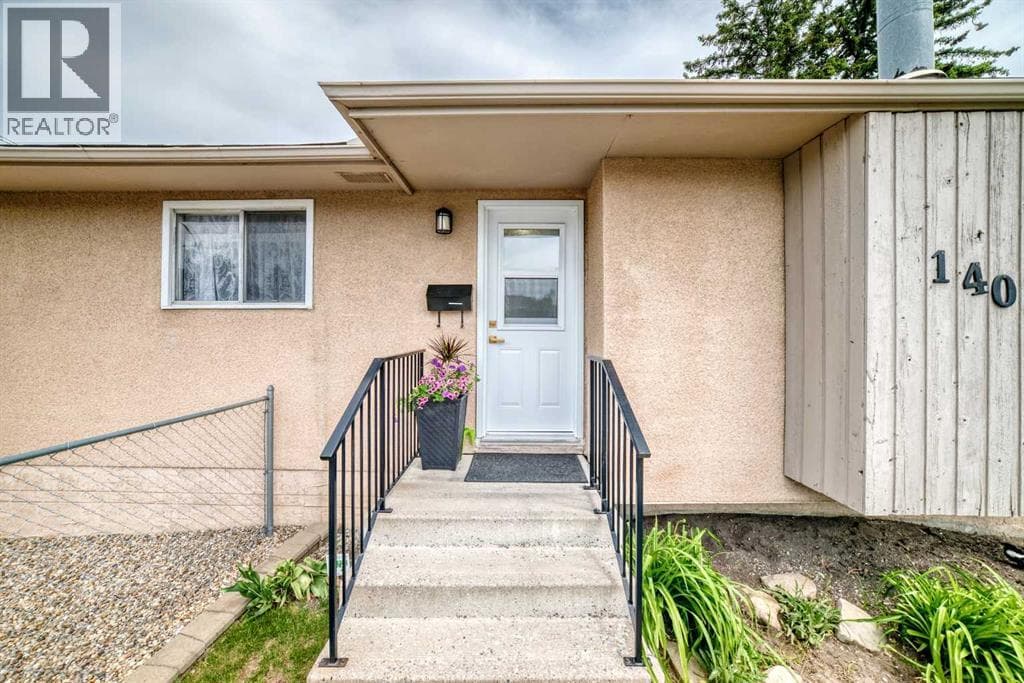 1404 Marlyn Way NE — photo 4
