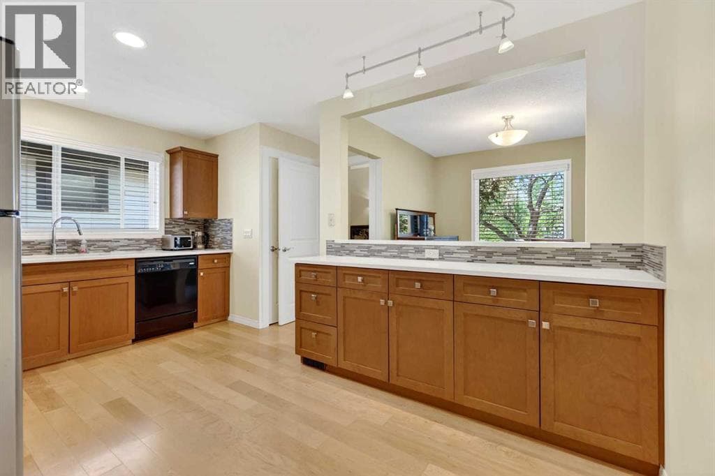 10540 Oakfield Drive SW — photo 2