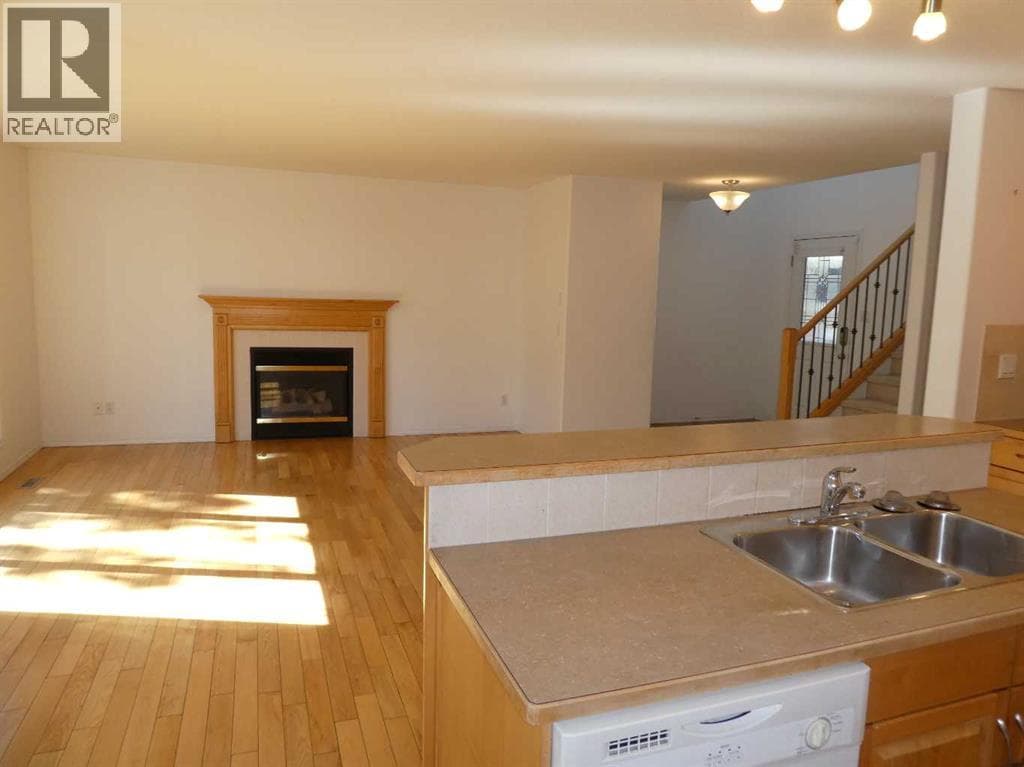 243 Fairmont Boulevard S — photo 2