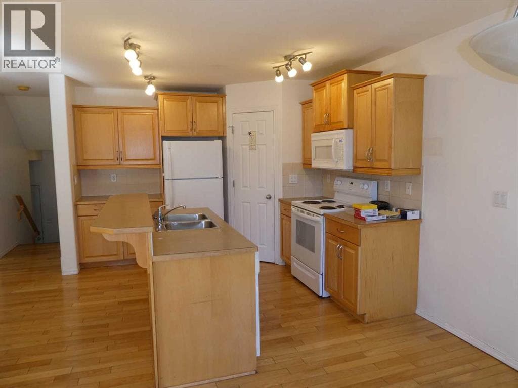 243 Fairmont Boulevard S — photo 3