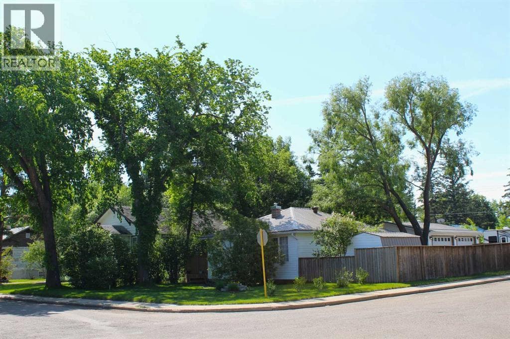 31 Spruce Avenue W — photo 2
