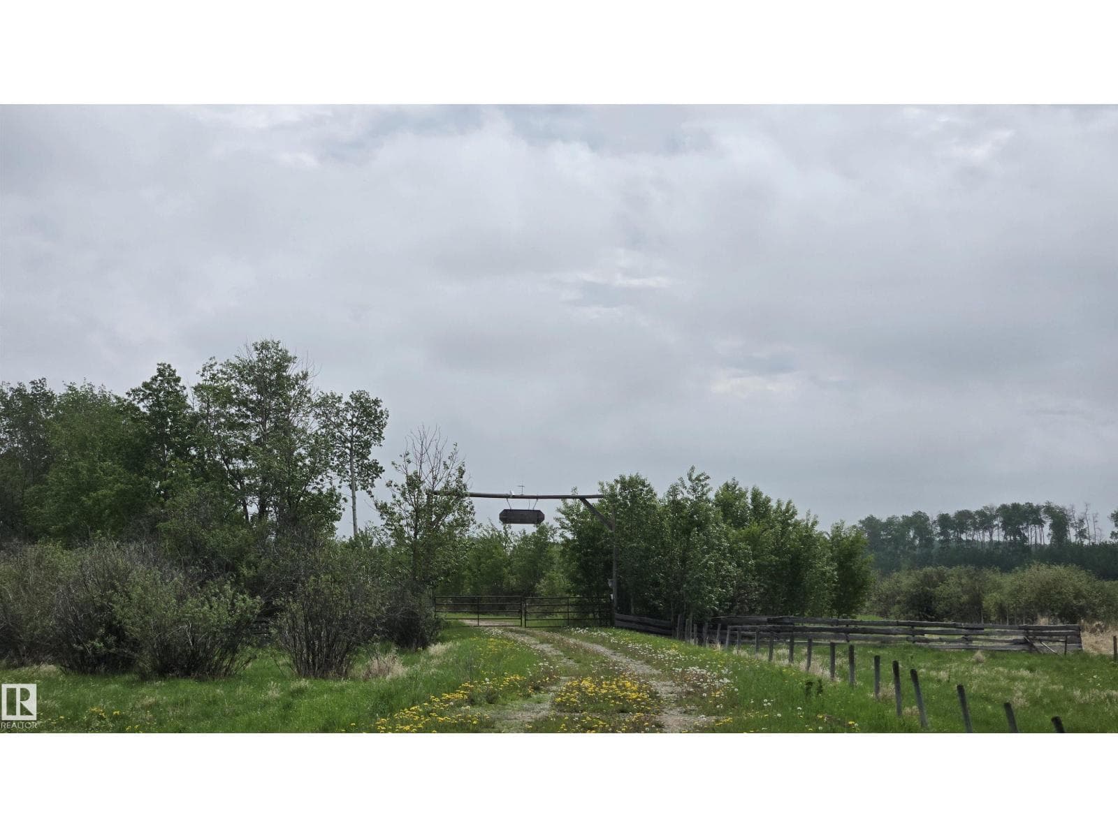 11 TWIN LAKES DR — photo 2
